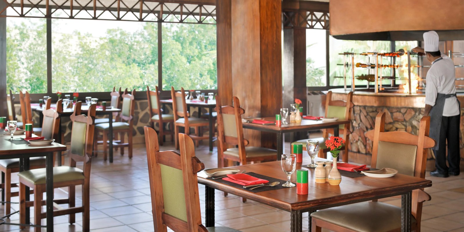 InterContinental Jeddah by IHG, at the table