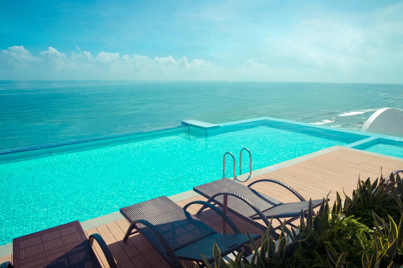 TMS Hotel Da Nang Beach, the pool