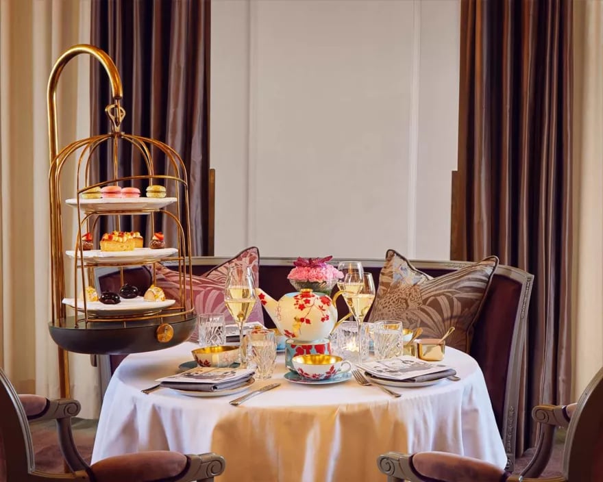 Hotel d'Angleterre, at the table