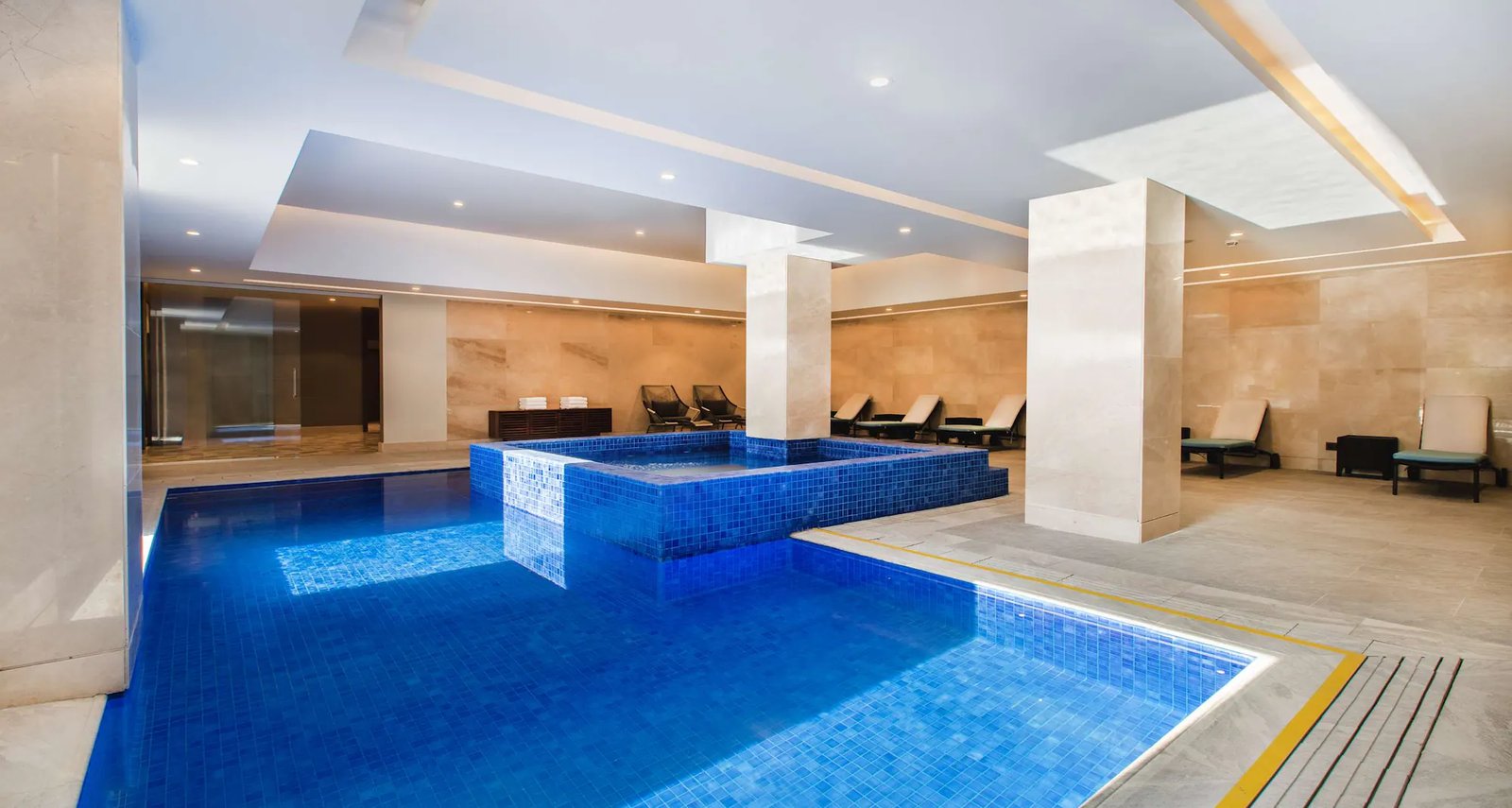 Mansard Riyadh, A Radisson Collection Hotel, the pool