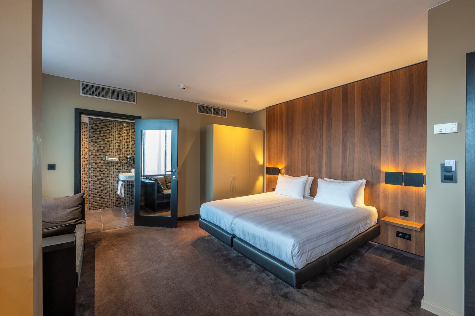 Serwir, rooms