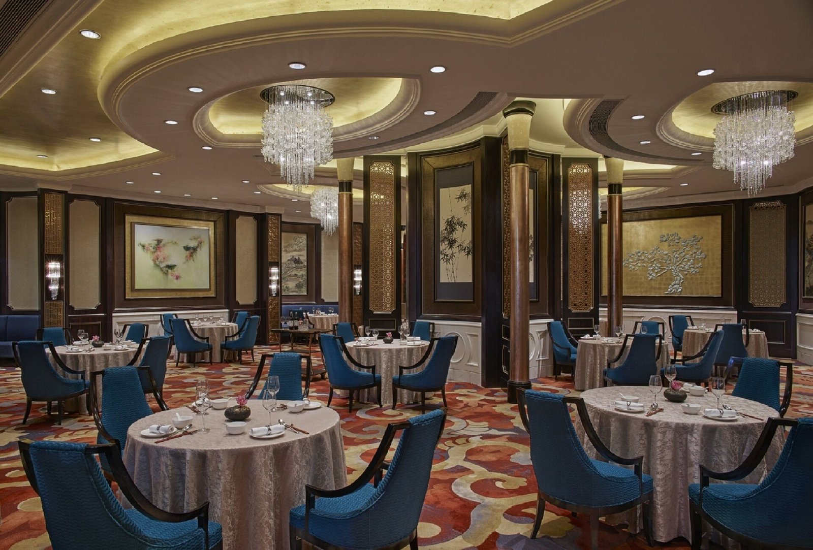 Shangri-La Hotel, Tianjin, at the table