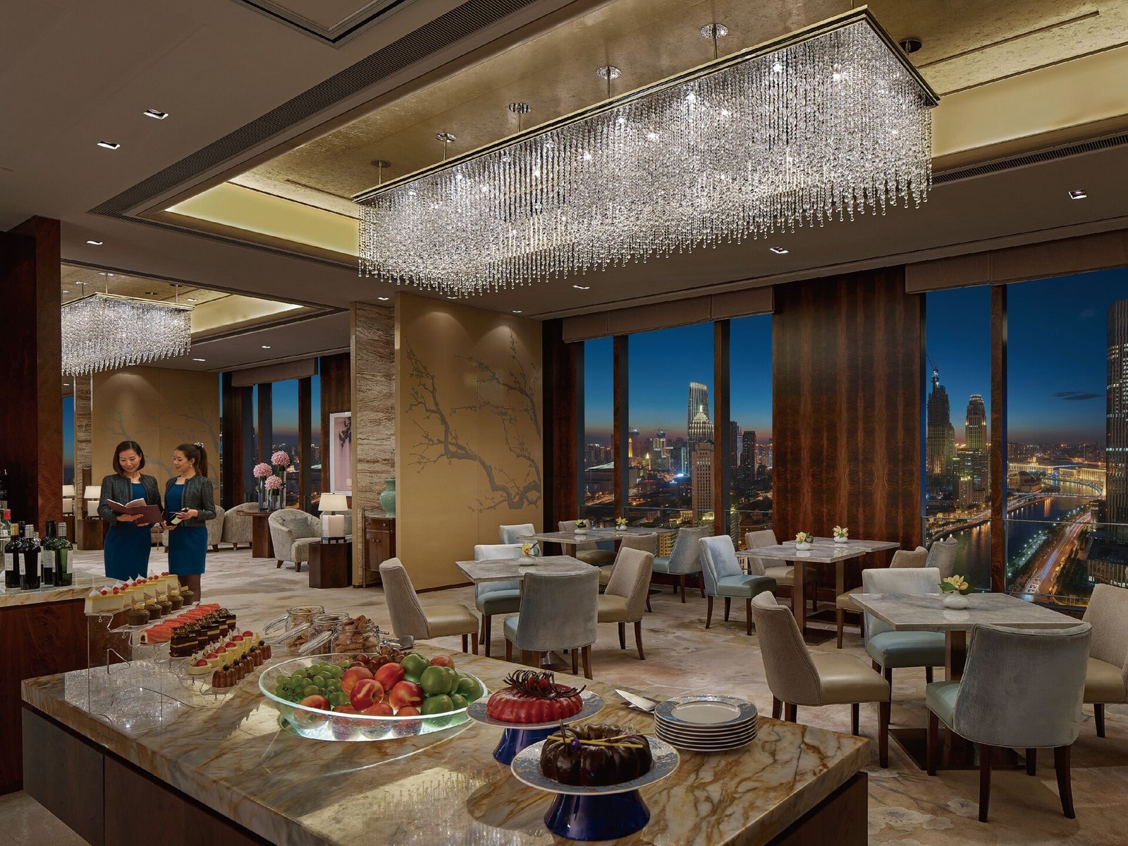 Shangri-La Hotel, Tianjin, at the table