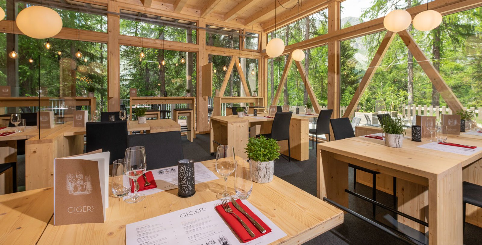 Waldhaus Sils, at the table