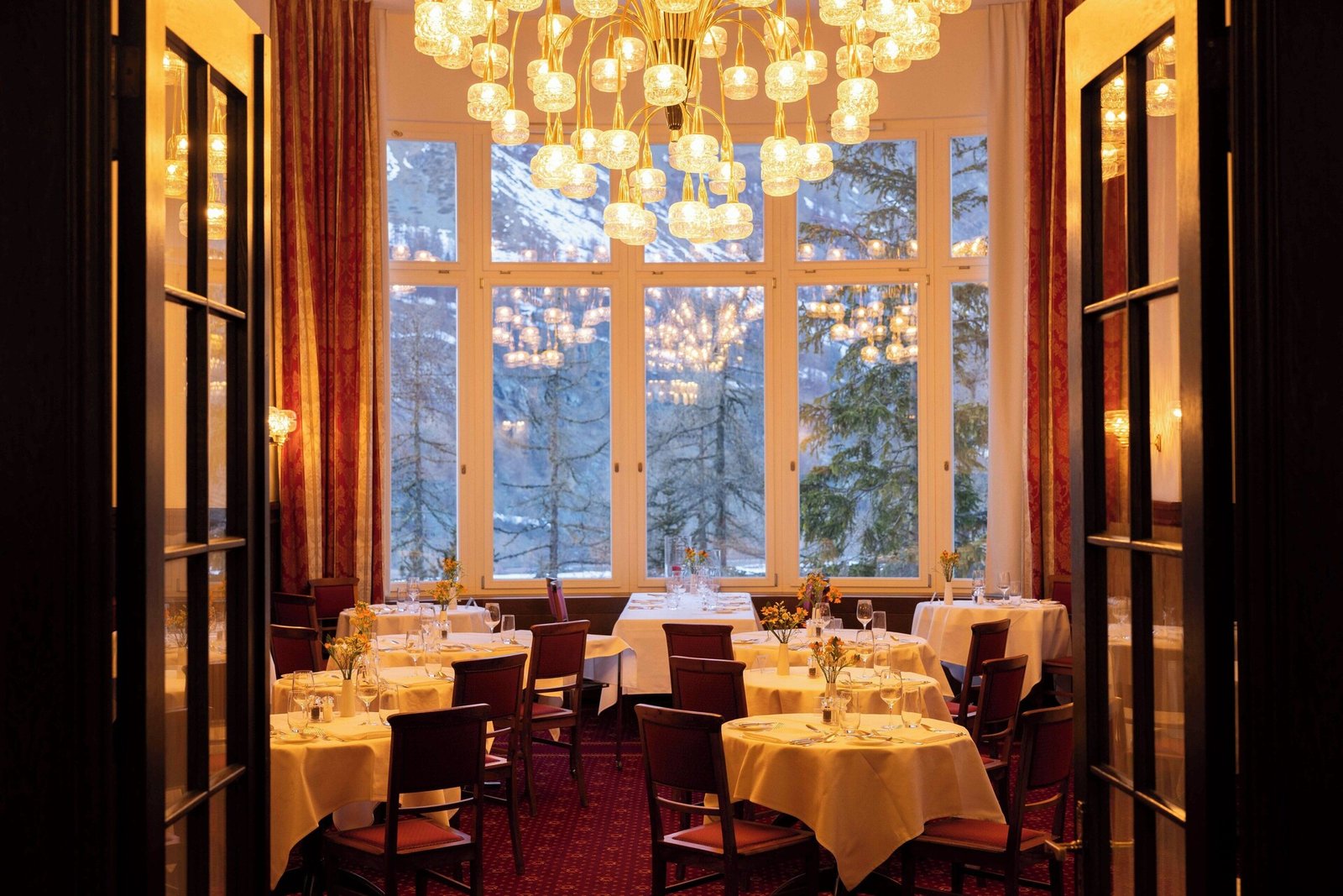 Waldhaus Sils, at the table