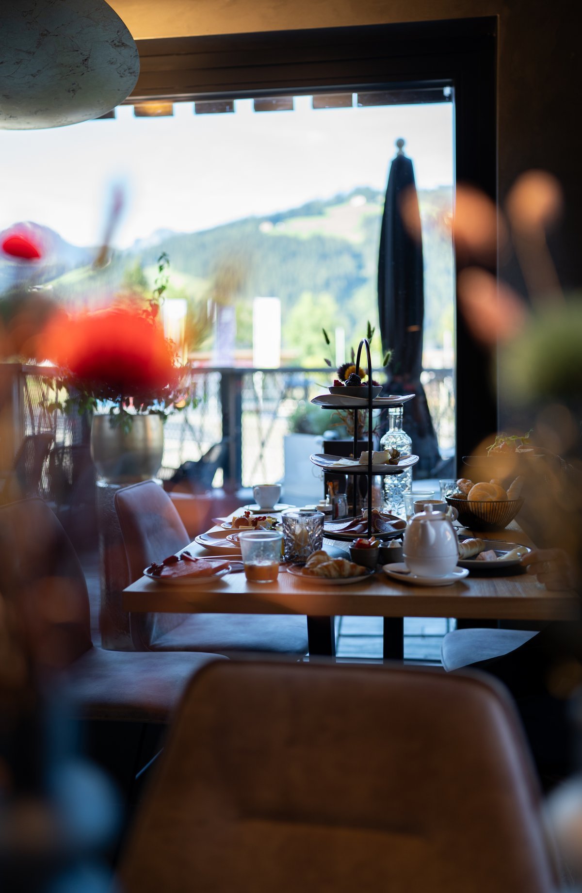 ALMMONTE PRÄCLARUM SUITES, at the table