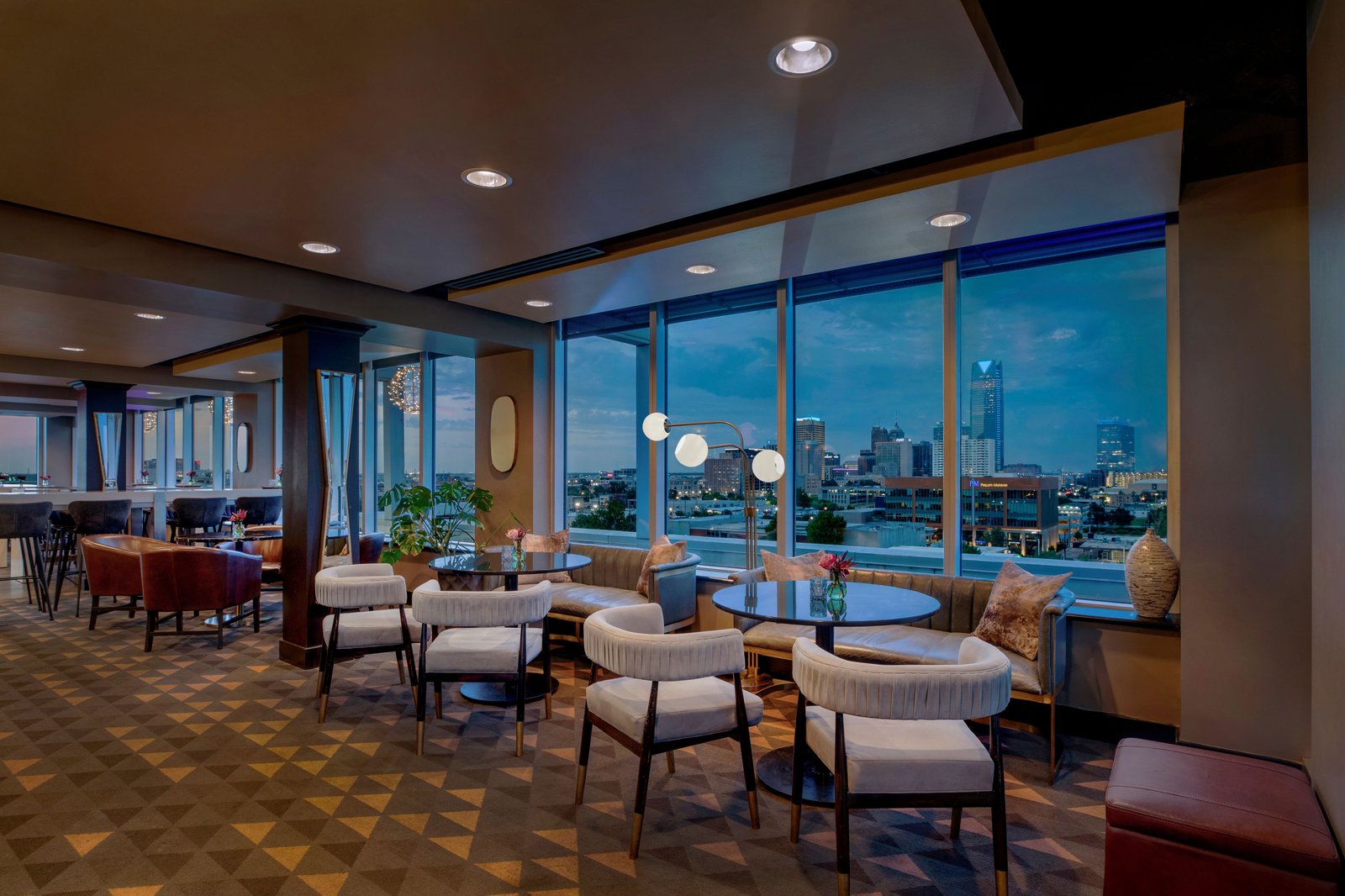 Ambassador Hotel Oklahoma City, Autograph Collection, o bar