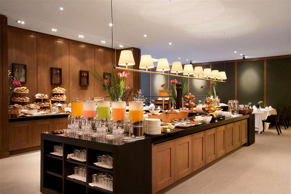 Kempinski Hotel Das Tirol, at the table