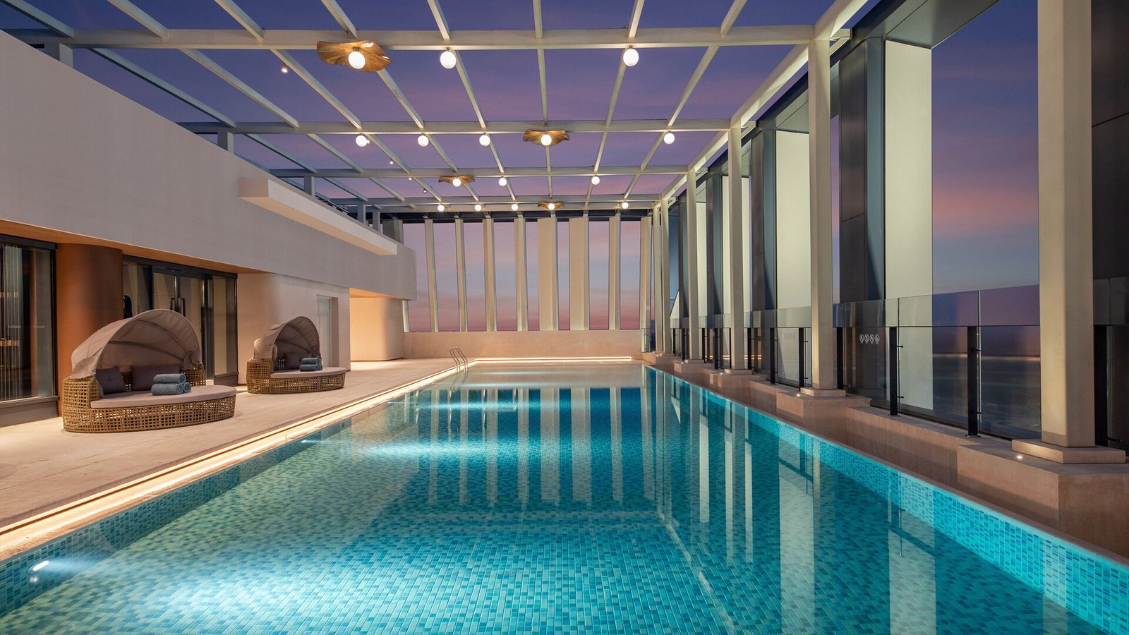Hotel Indigo Wuxi Taihu New City, an IHG Hotel, the pool