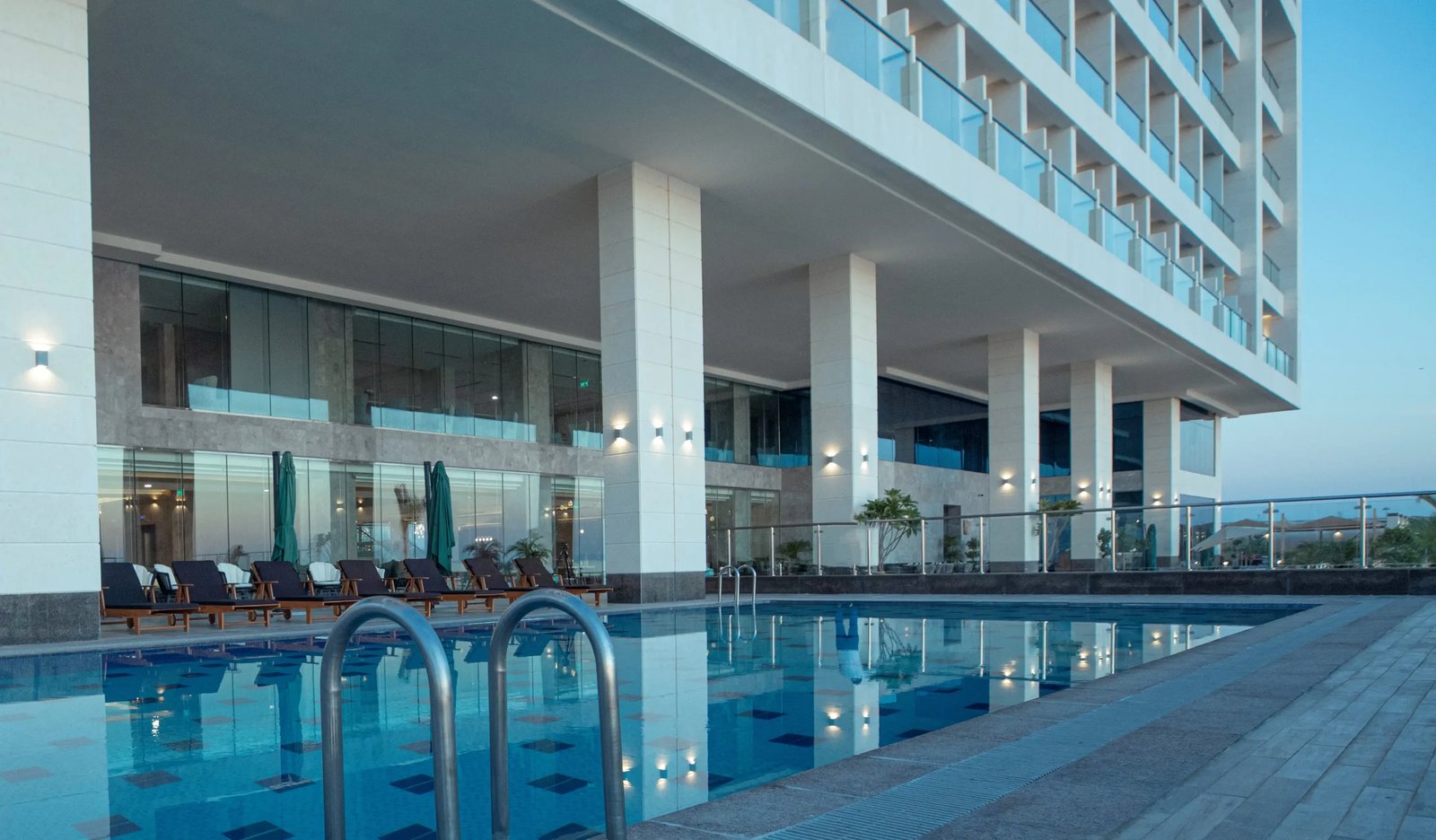 Waves Hotel, the pool