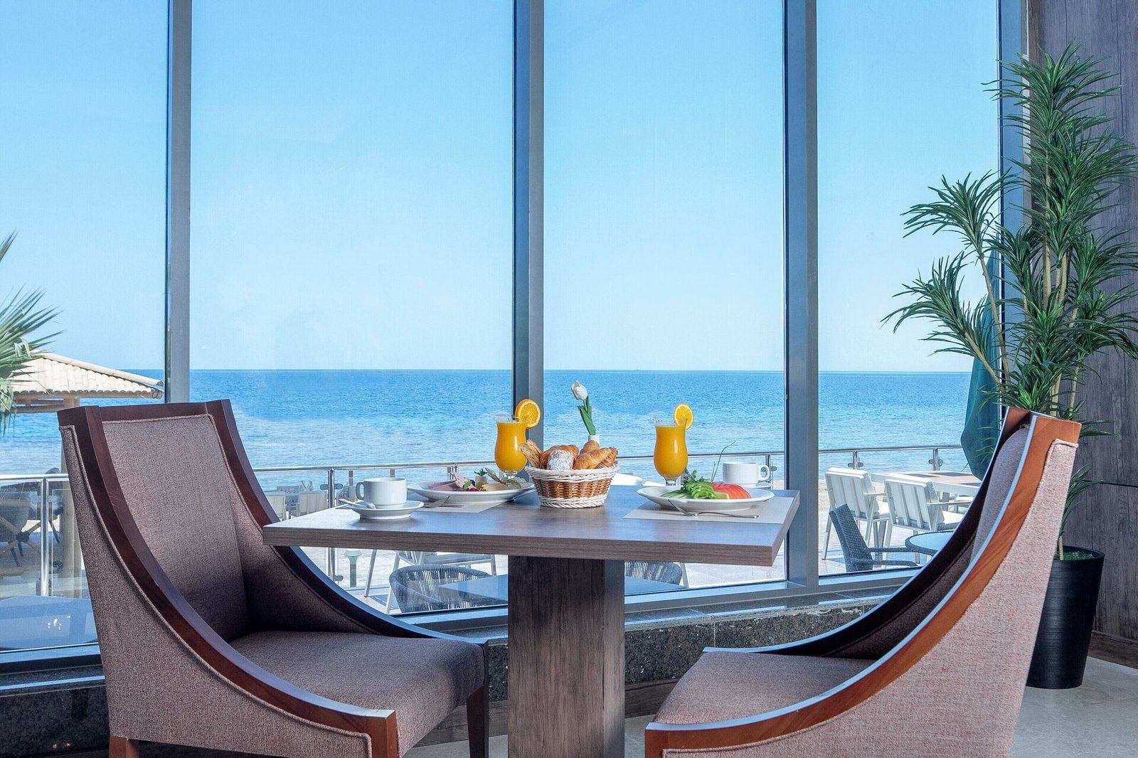 Waves Hotel, at the table