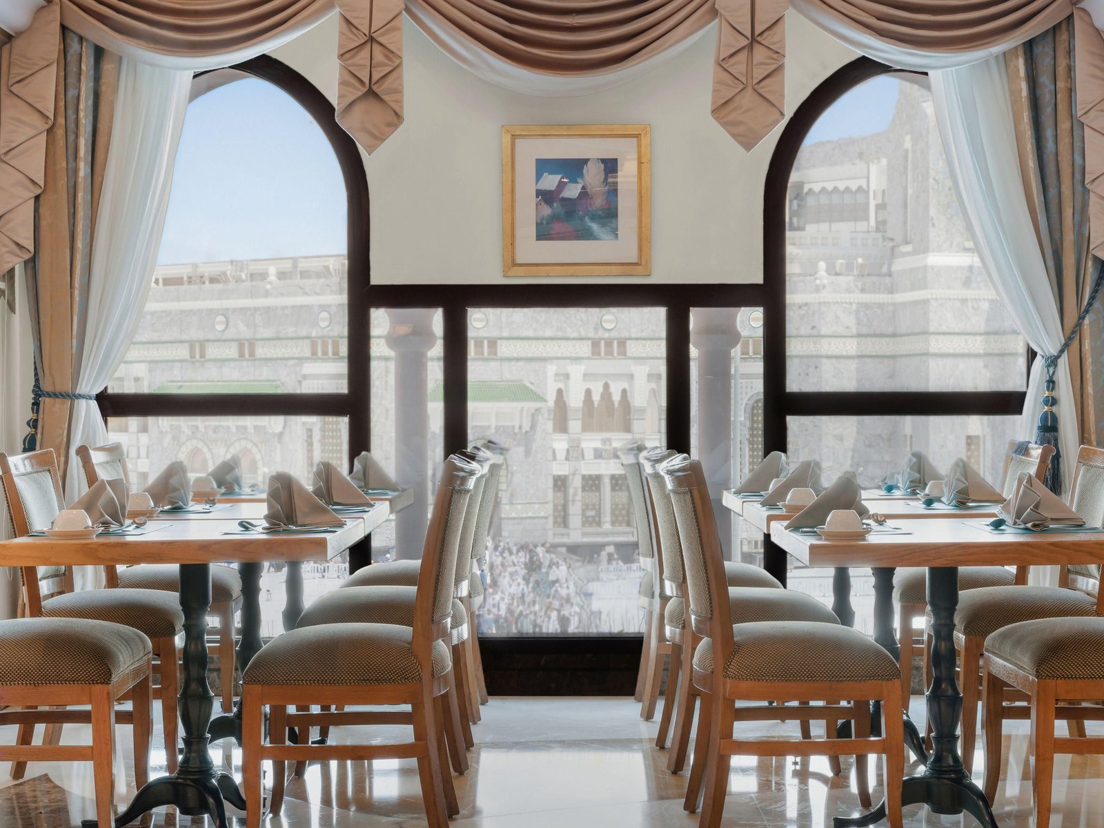 InterContinental Dar al Tawhid Makkah, at the table