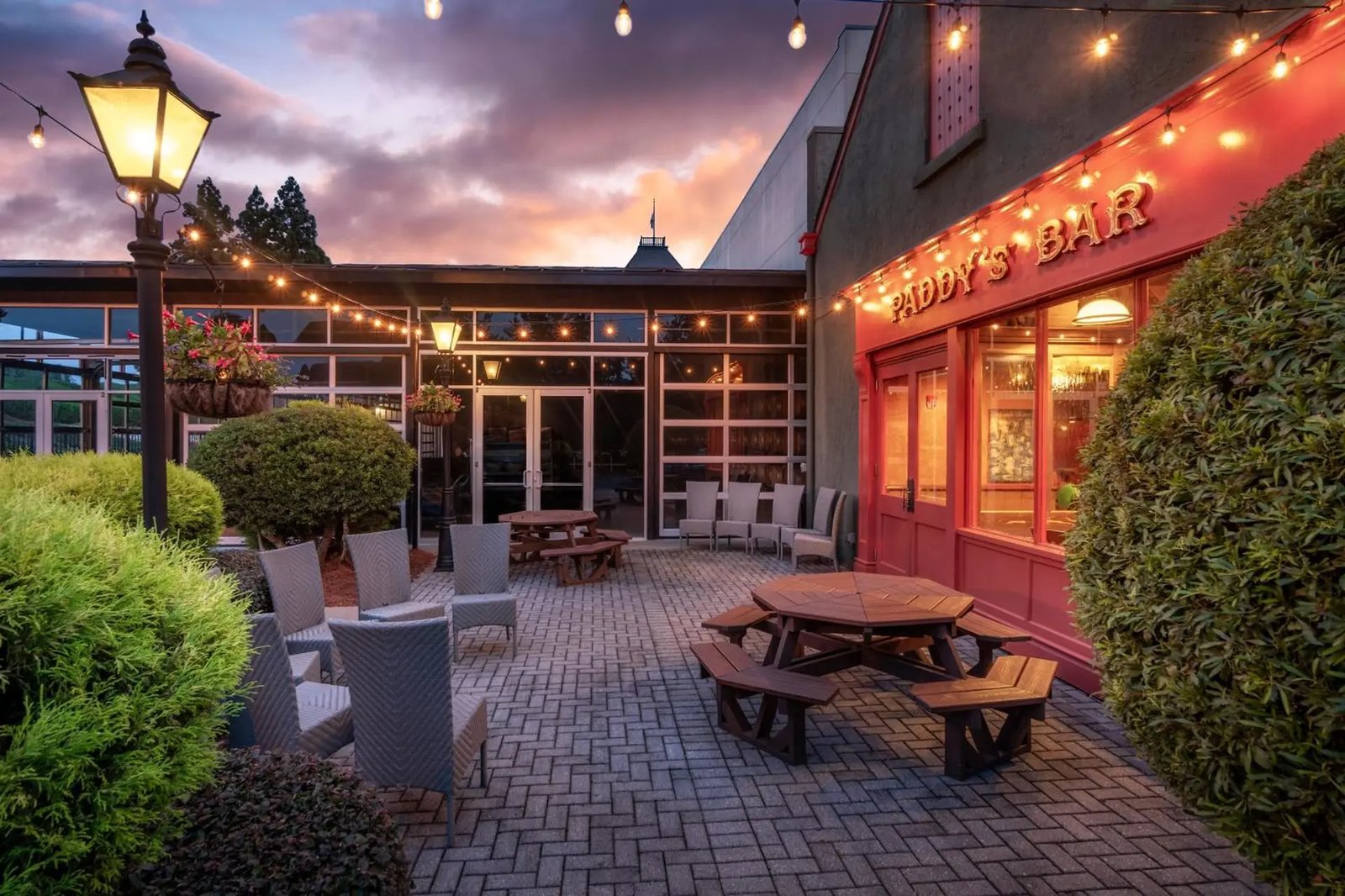 Chateau Elan Winery & Resort, paddy's irish pub