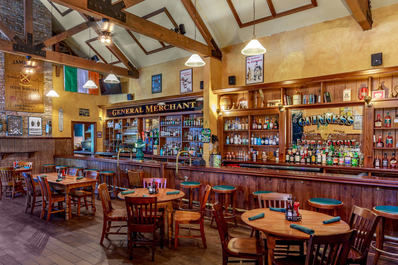 Chateau Elan Winery & Resort, paddy's irish pub