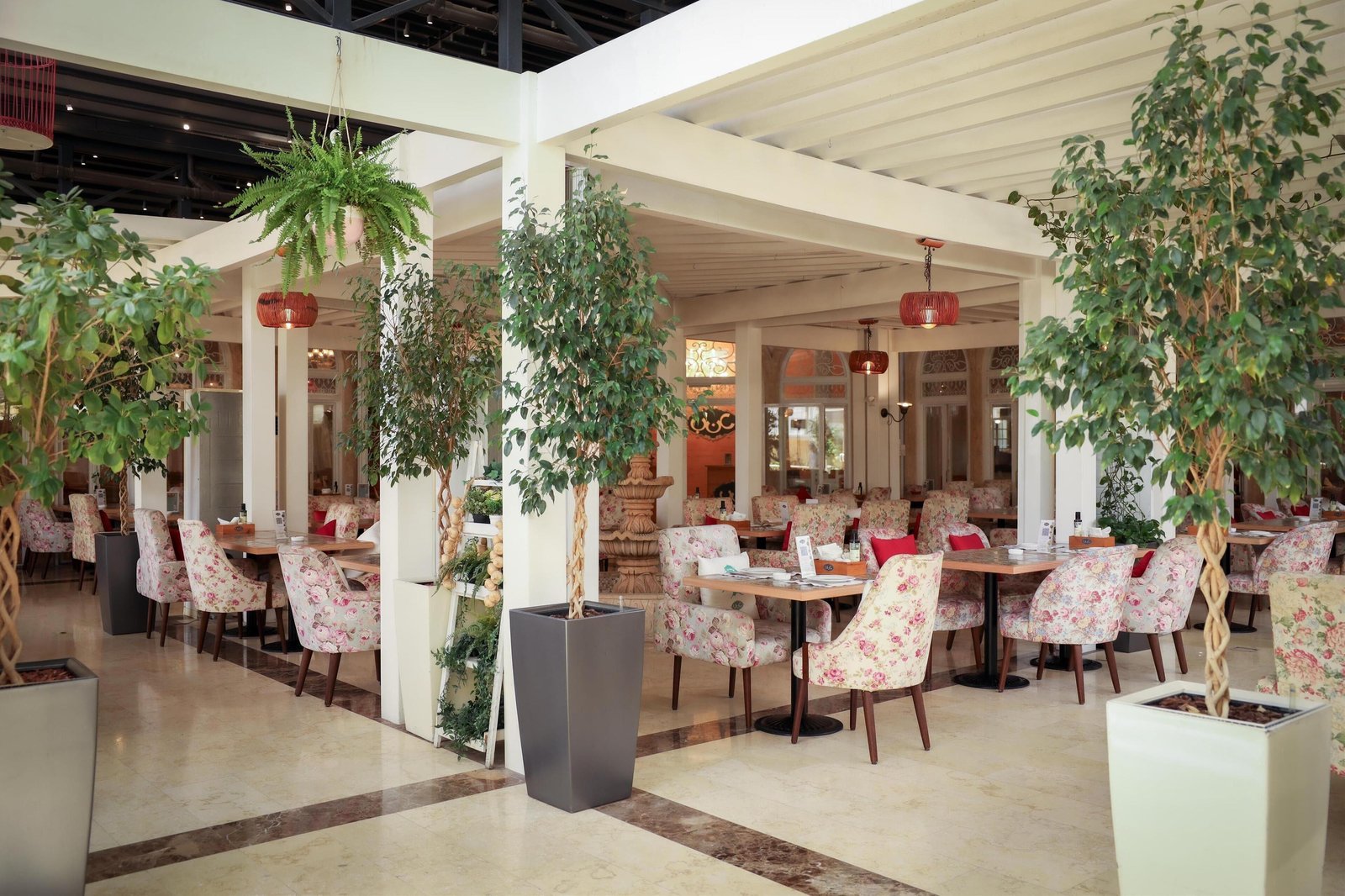 Kempinski Al Othman Hotel Al Khobar, at the table