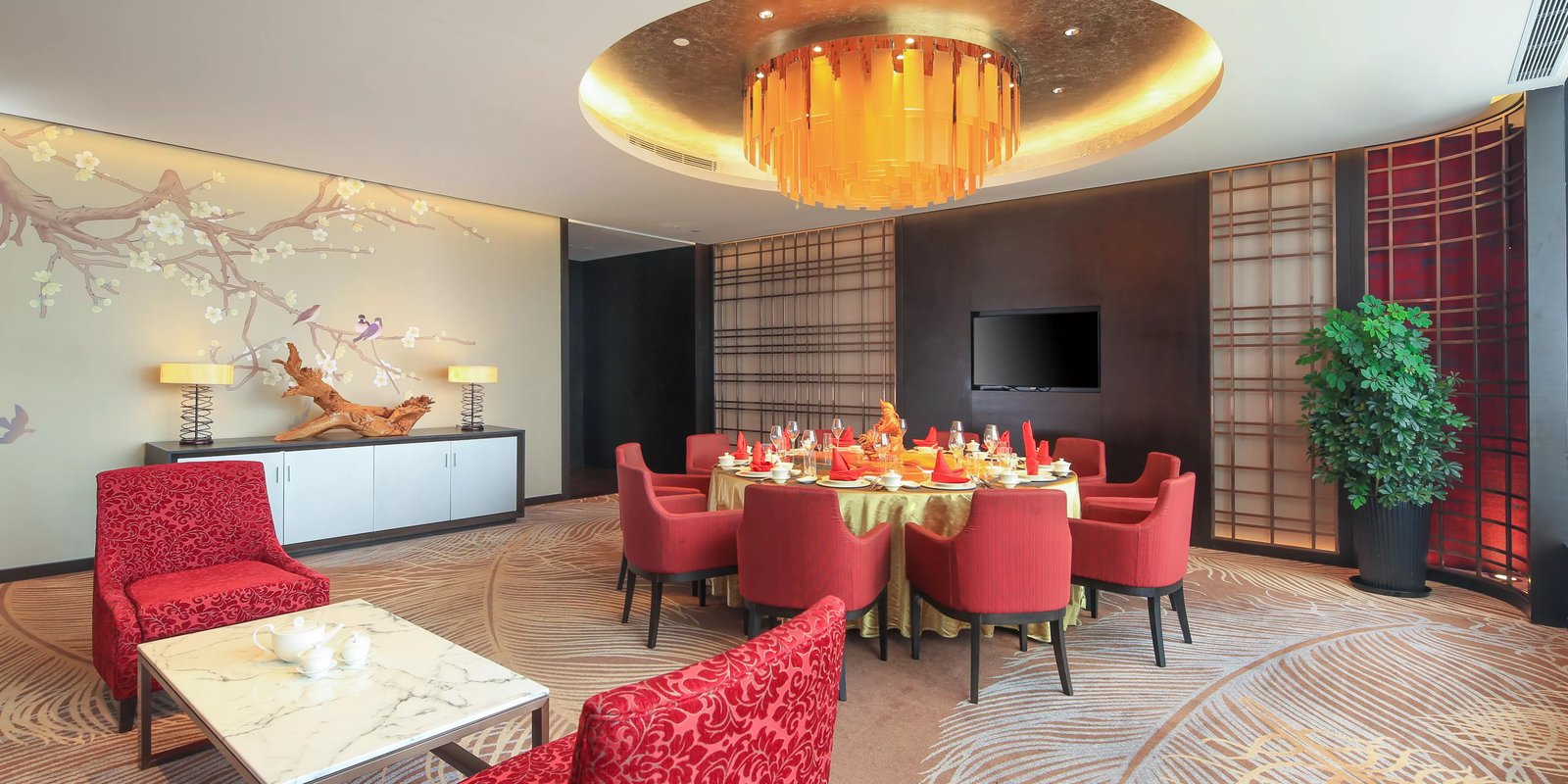 Intercontinental Taiyuan Hotel, at the table