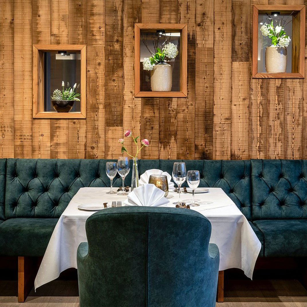 Das Stemp Wellnessresort, at the table