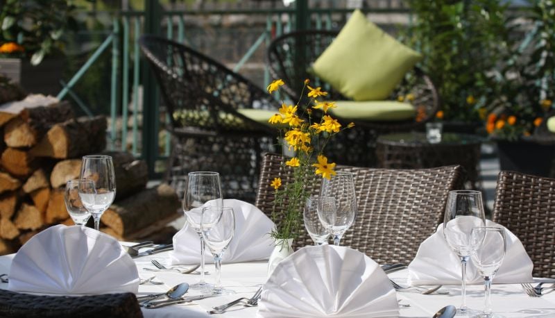 Das Stemp Wellnessresort, at the table