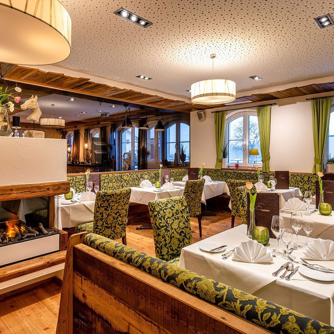 Das Stemp Wellnessresort, at the table
