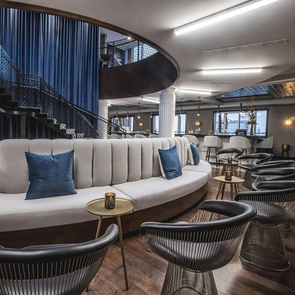 Le Capitole Hôtel, clubby bar