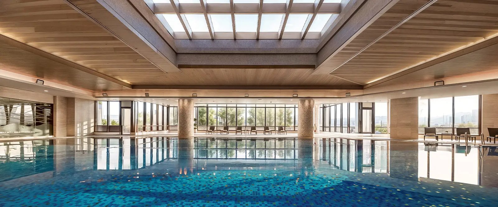 Shangri-La Hotel, the pool