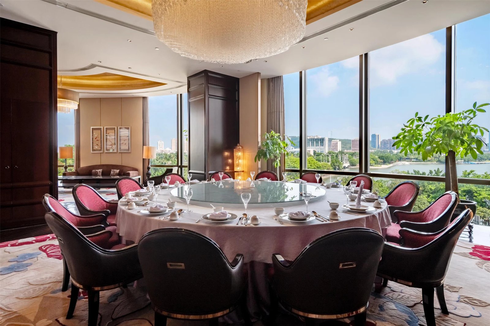 Kempinski Hotel Xiamen, at the table