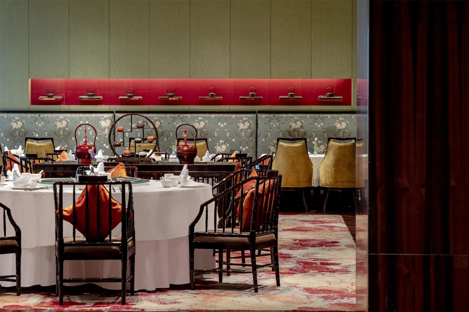 Kempinski Hotel Xiamen, at the table