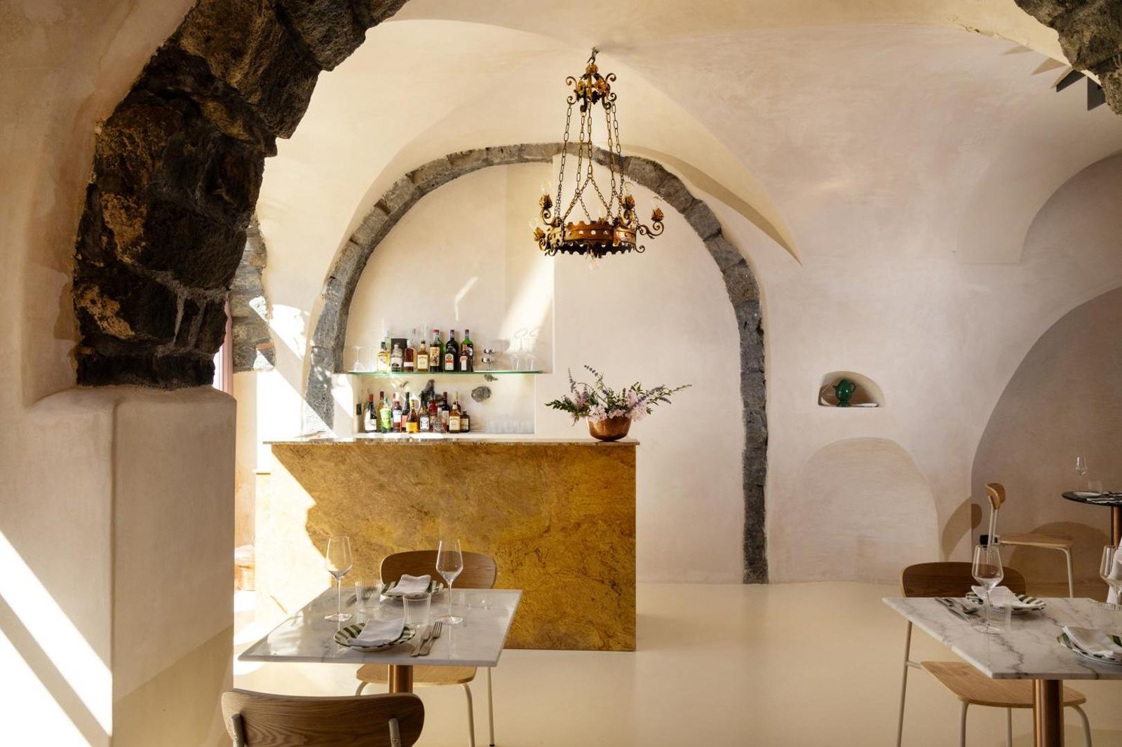 Palazzo Previtera, at the table