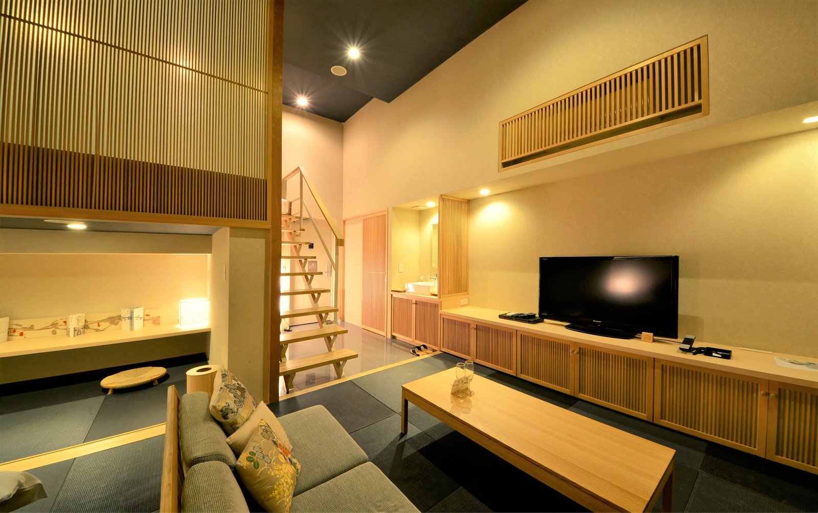 Roppongi Hotel S — rooms
