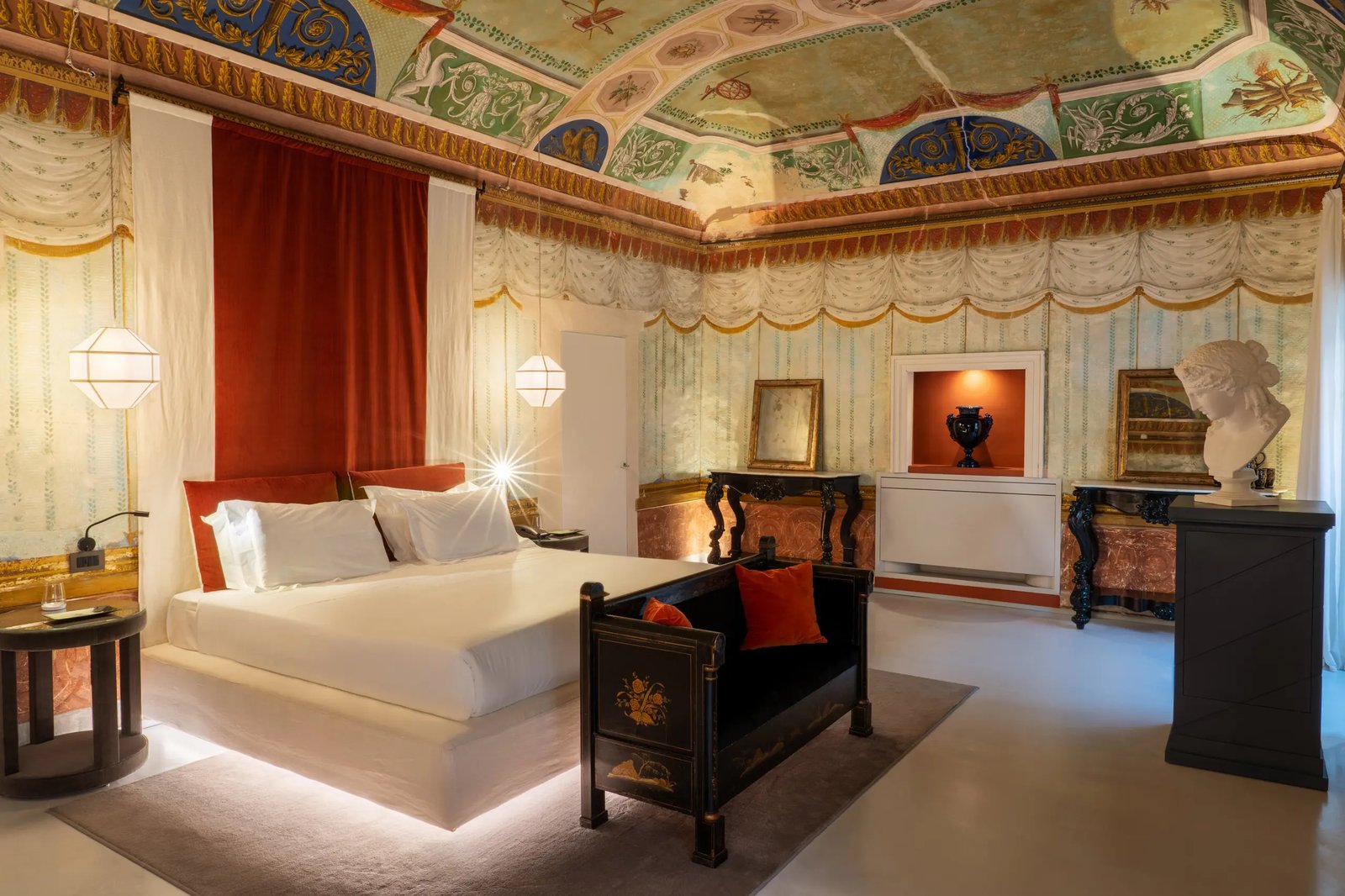 Hotel Q92, rooms