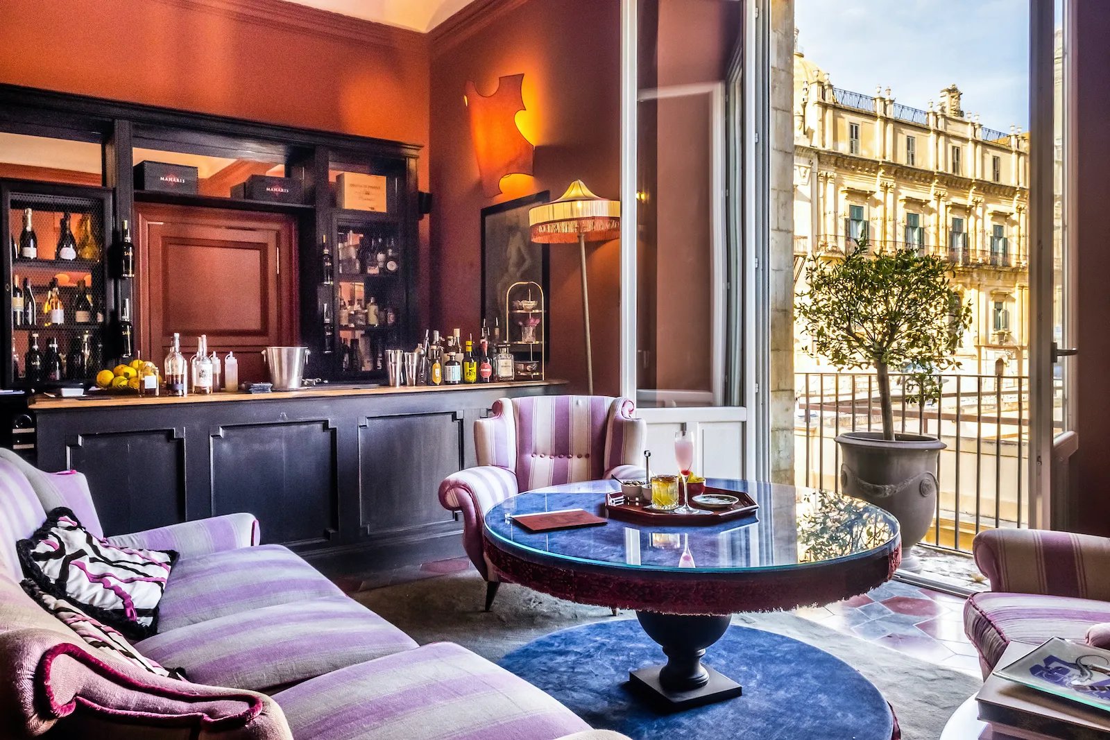 Hotel Q92, at the table