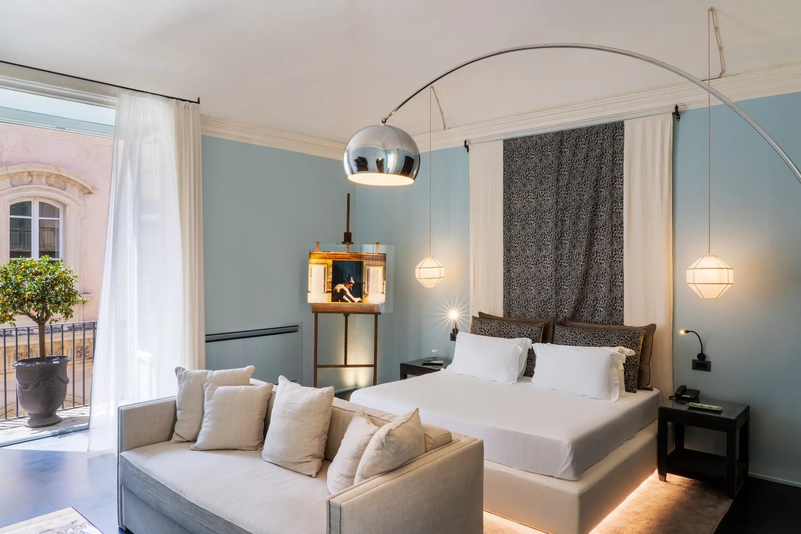 Hotel Q92, rooms