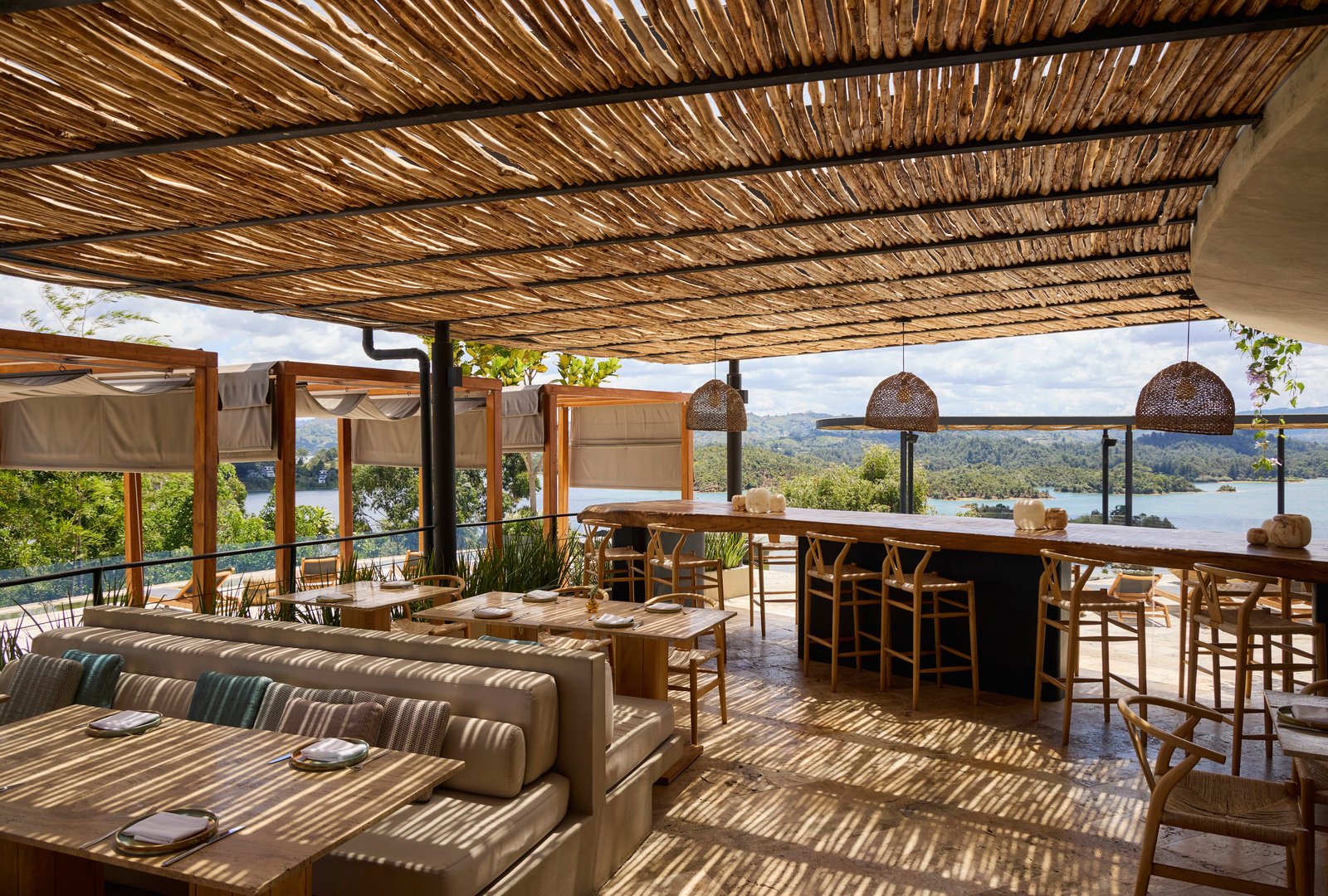 The Brown, Guatape, Autograph Collection, pismo
