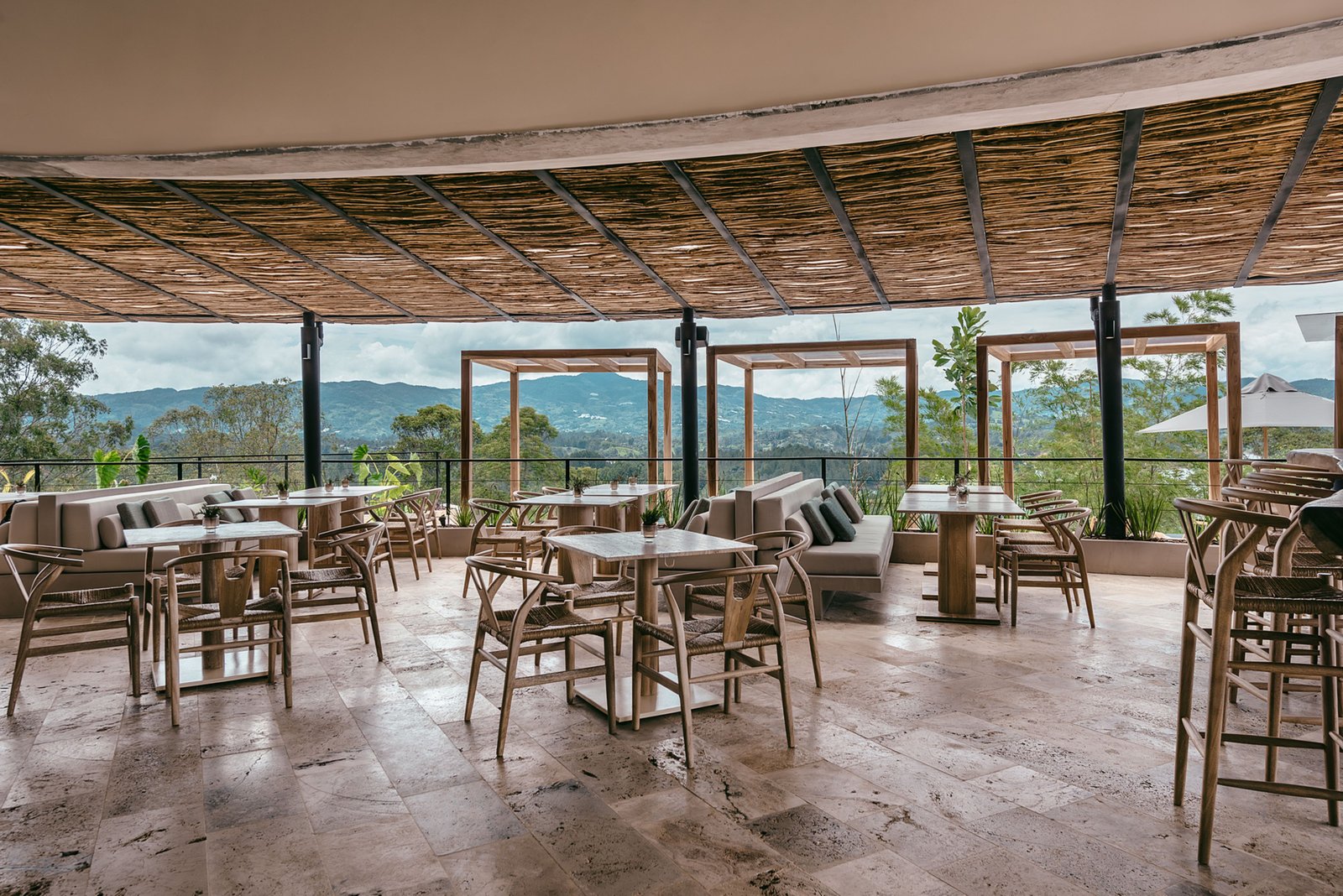 The Brown, Guatape, Autograph Collection, pismo