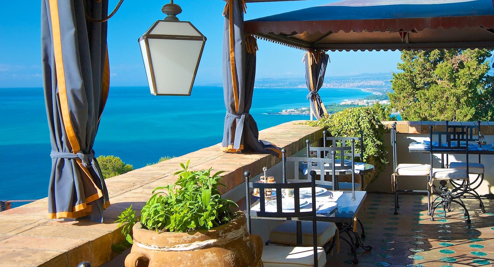 Hotel Villa Carlotta Taormina, euphoria rooftop restaurant