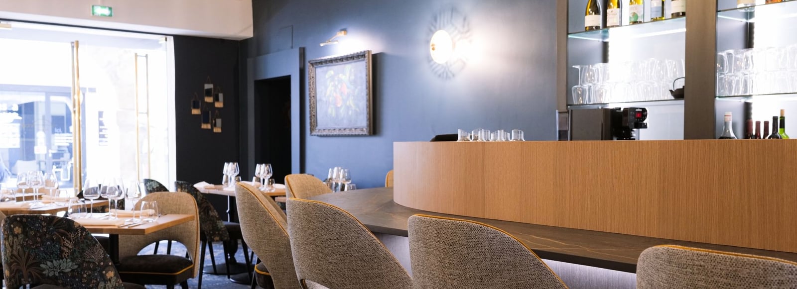 Maison des Ambassadeurs, at the table