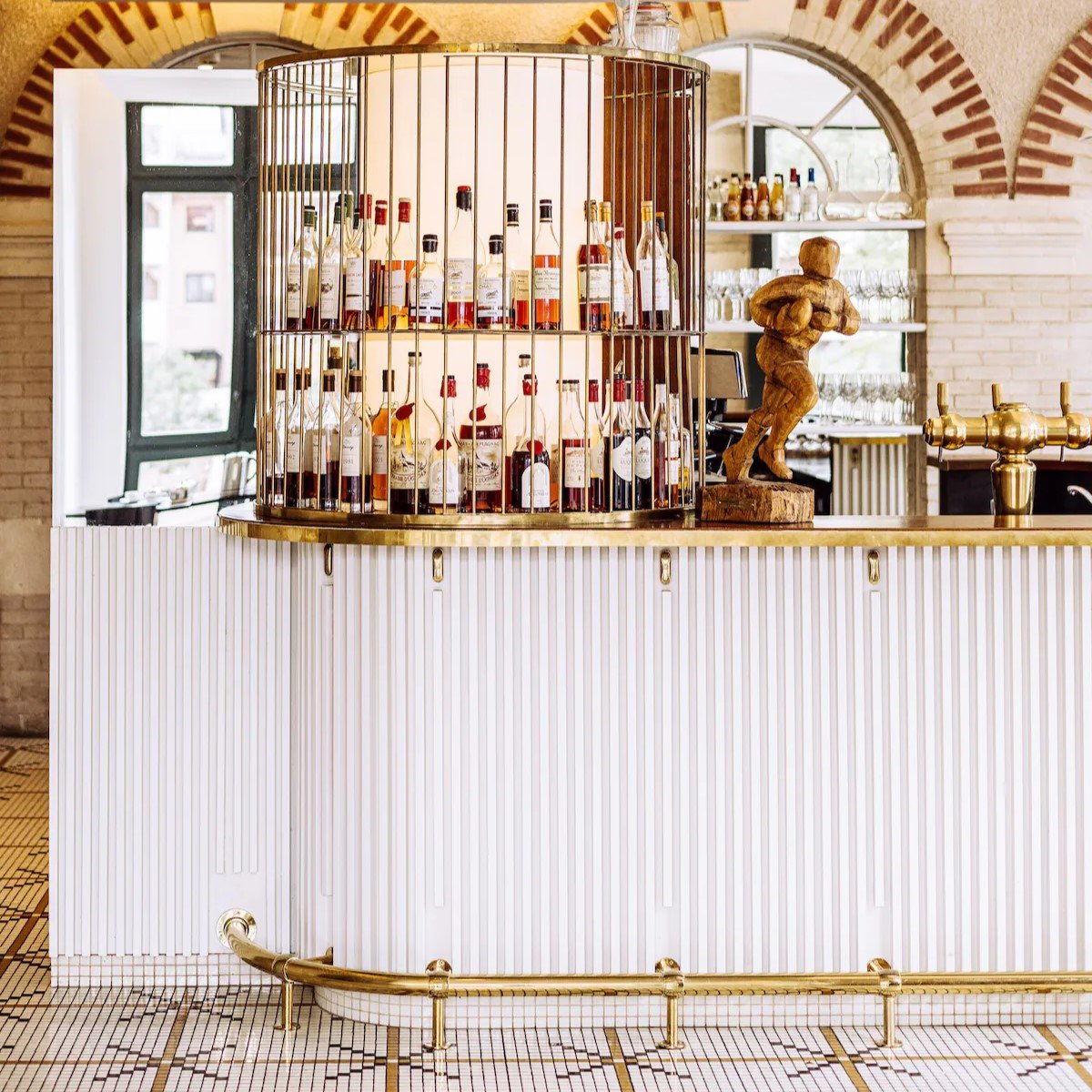 Villa Mirasol, at the table