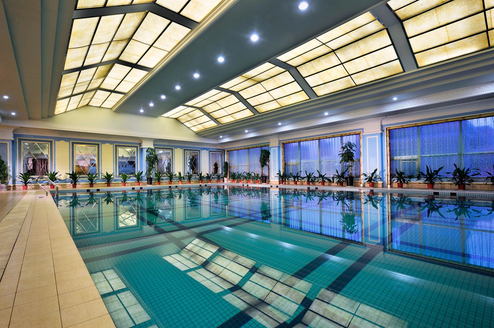 Sofitel Zhengzhou International, the pool