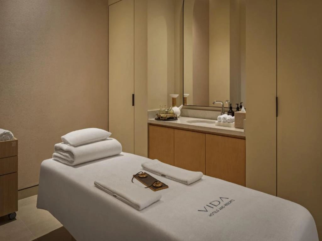 Vida Dubai Mall, gym and treatment room