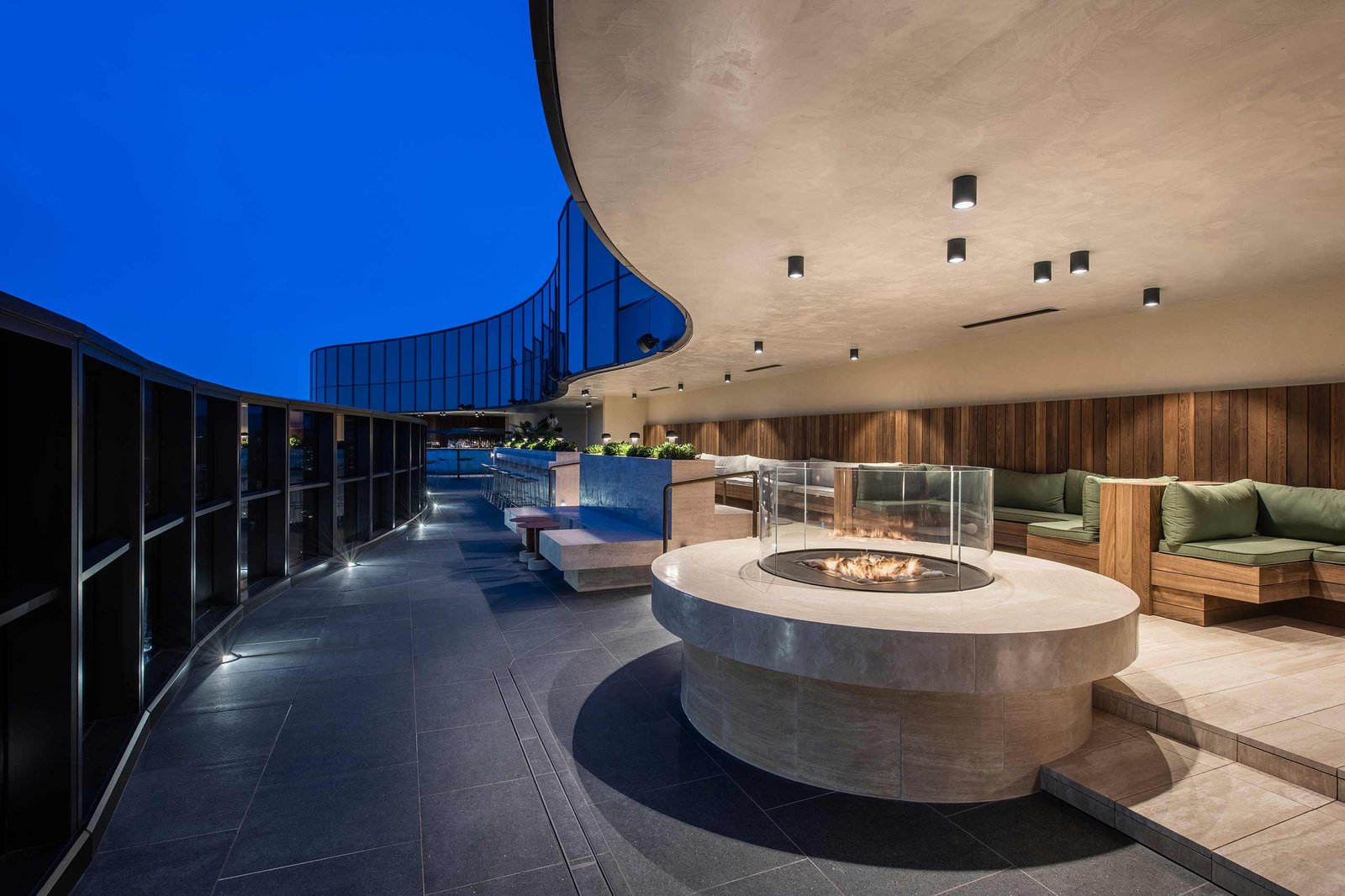 Eos by SkyCity, at the table