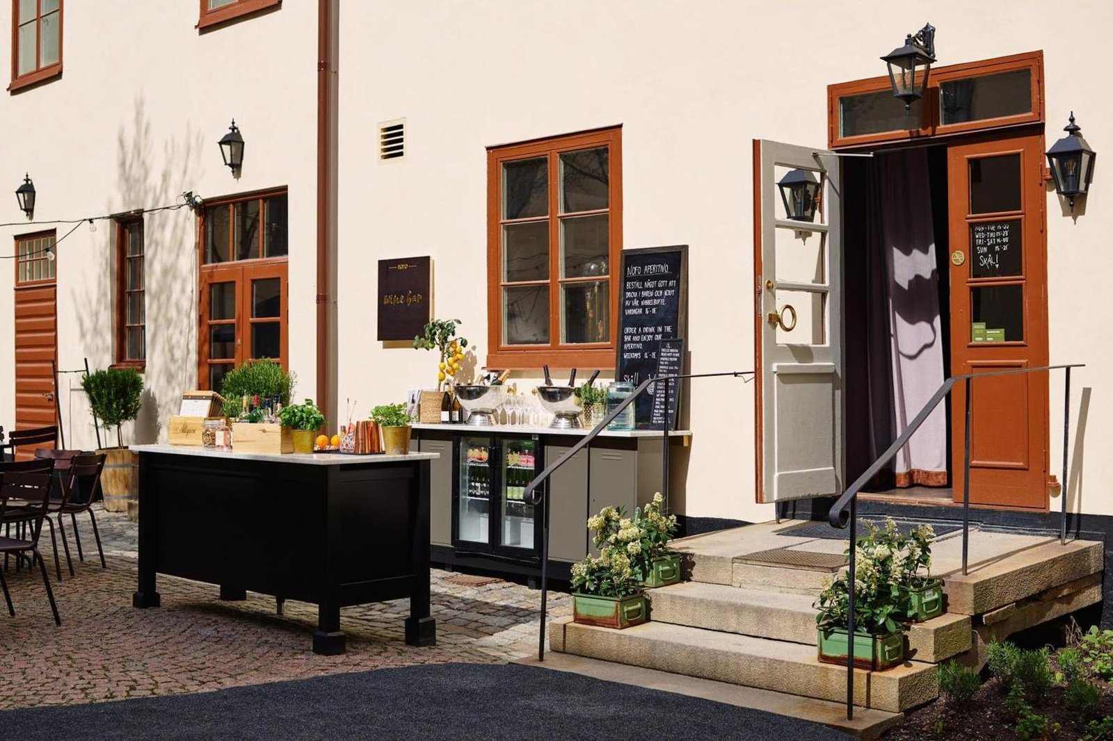 NOFO Hotel, nofo wine bar & restaurant