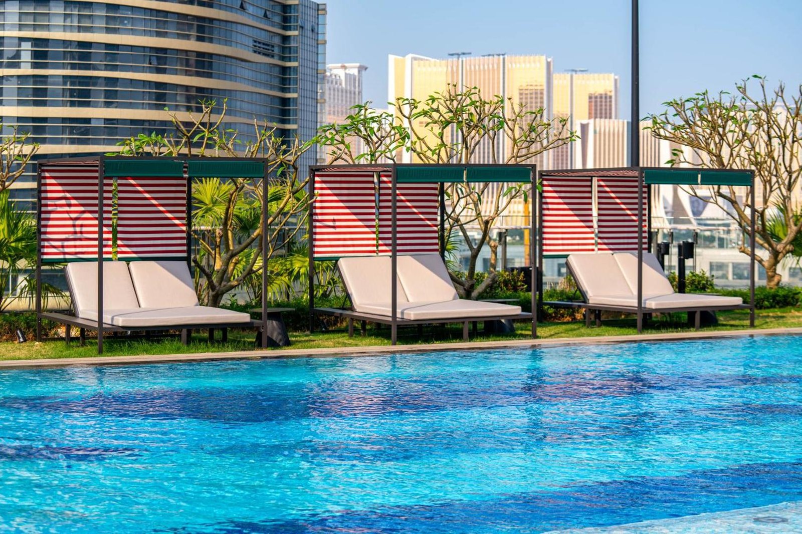Artyzen Habitat Hengqin Zhuhai, the pool