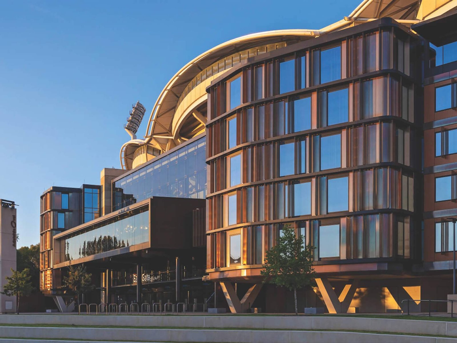 Oval Hotel, how it began