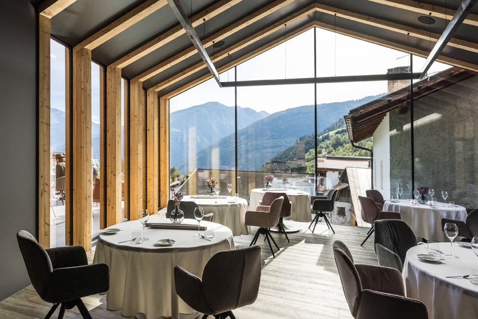 Hotel Weißes Kreuz, at the table