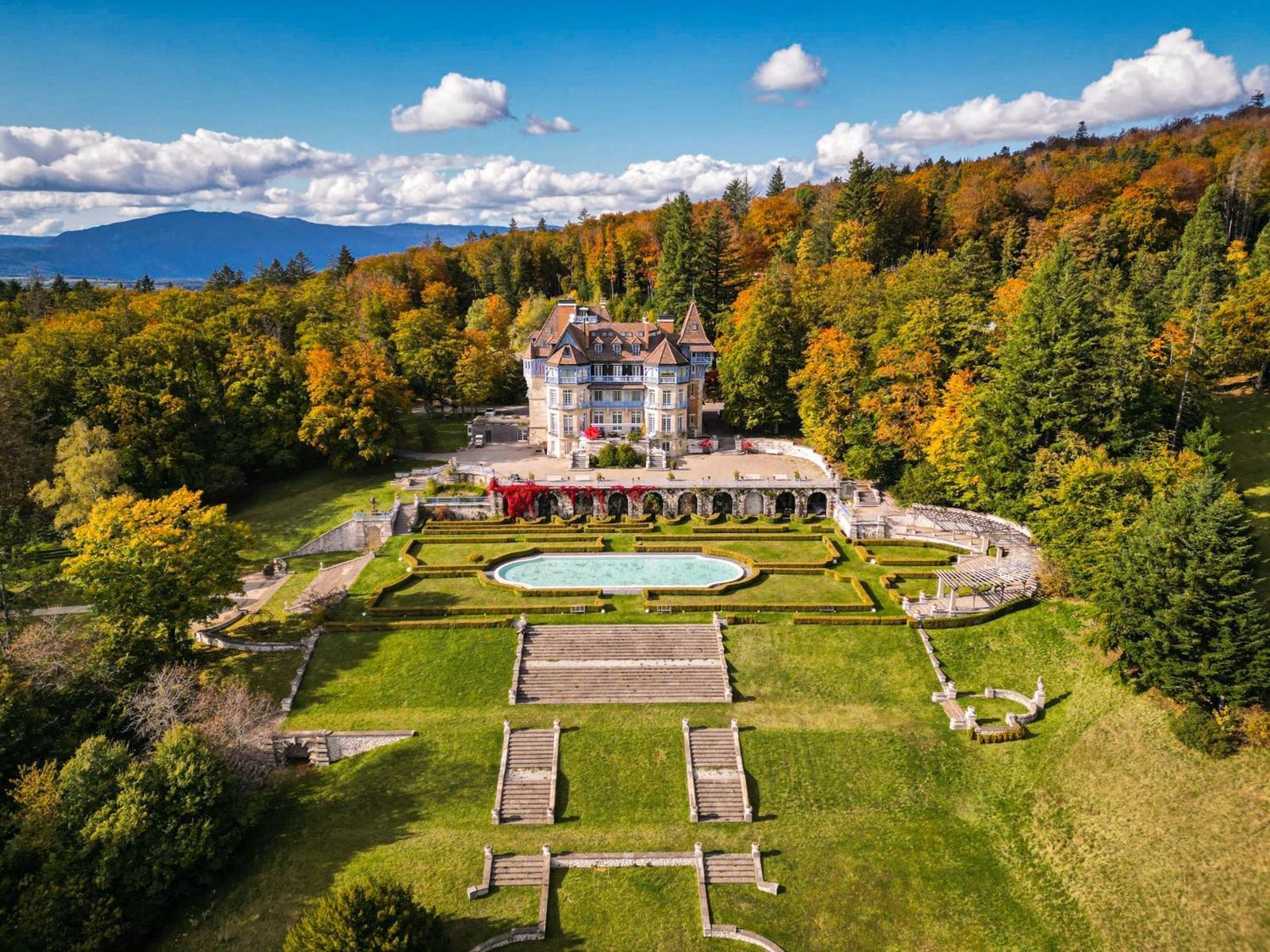 Château des Avenières, how it began