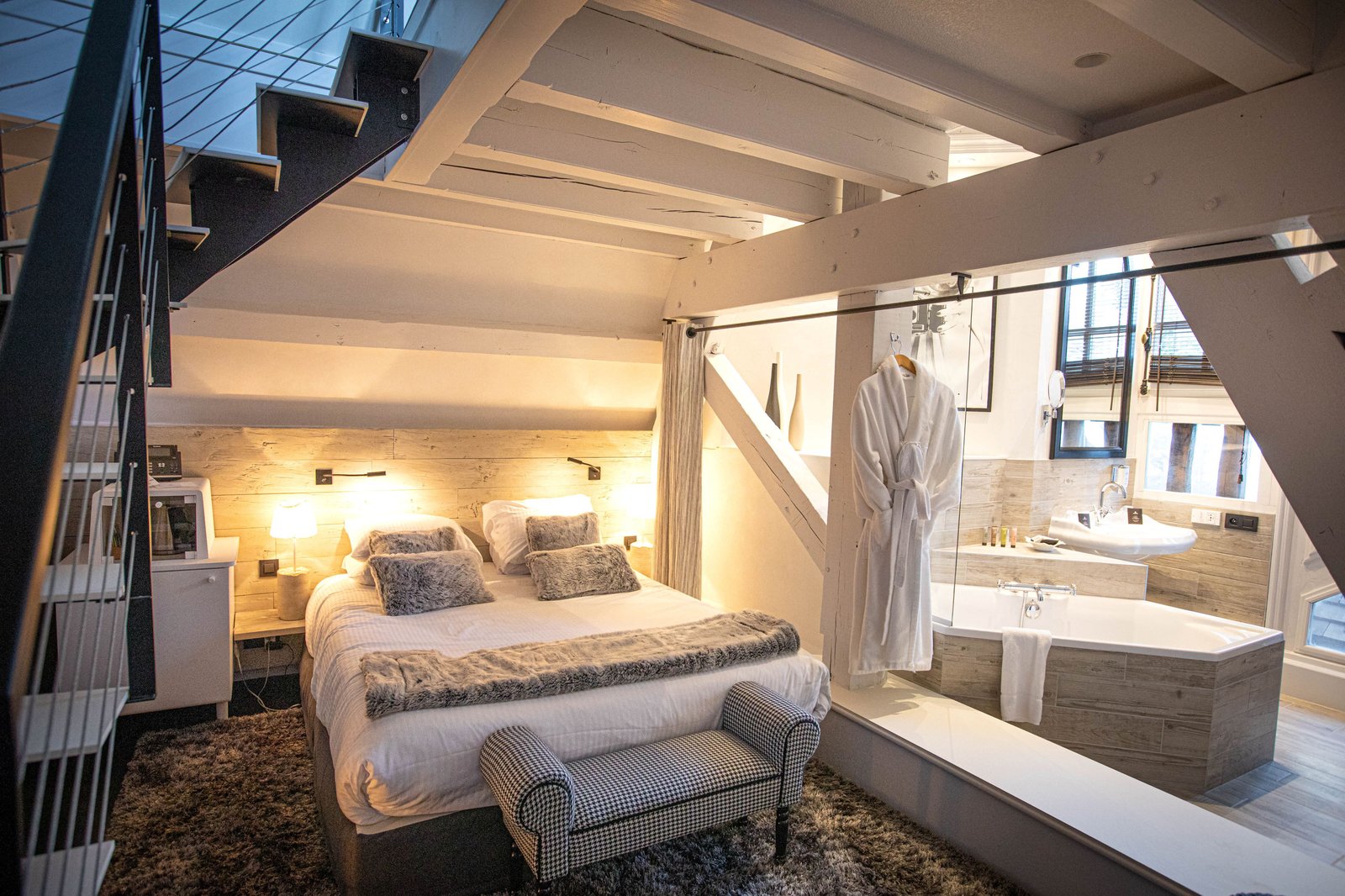 Château des Avenières, rooms