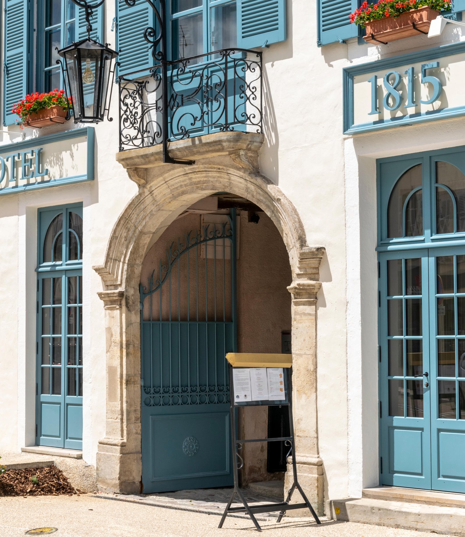 Hotel De La Poste D'avallon, how it began