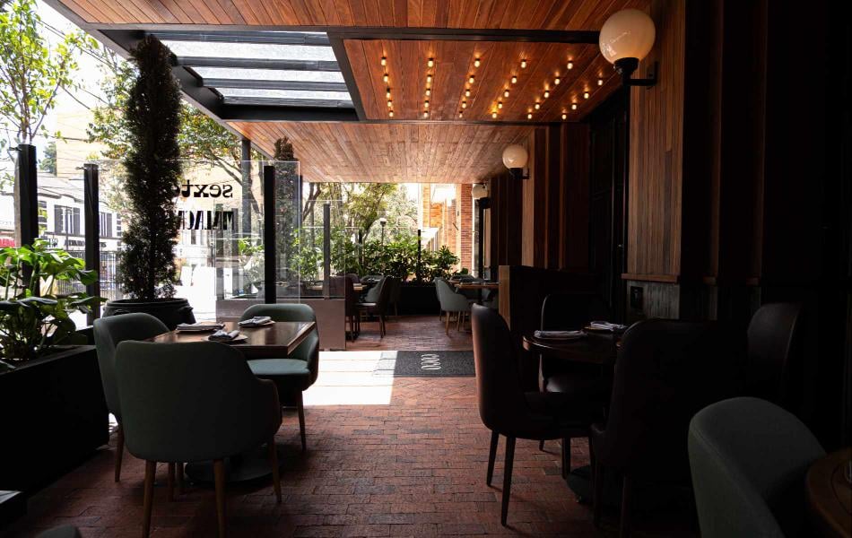 Hotel Coco, at the table