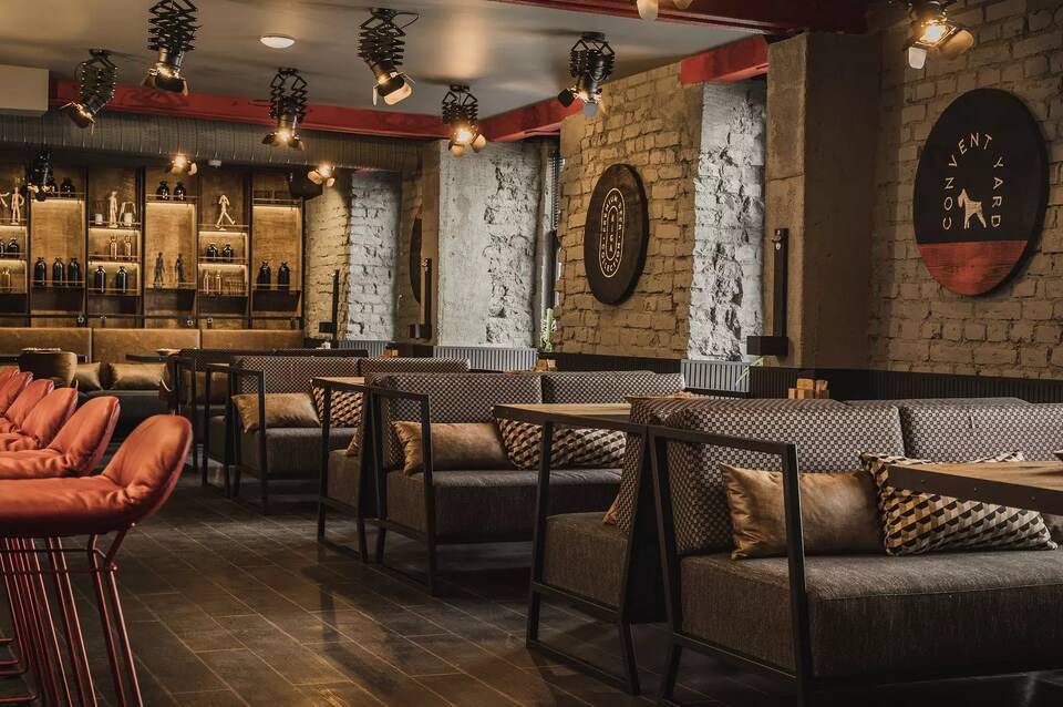Konventa Seta Hotel Keystone Collection, at the table