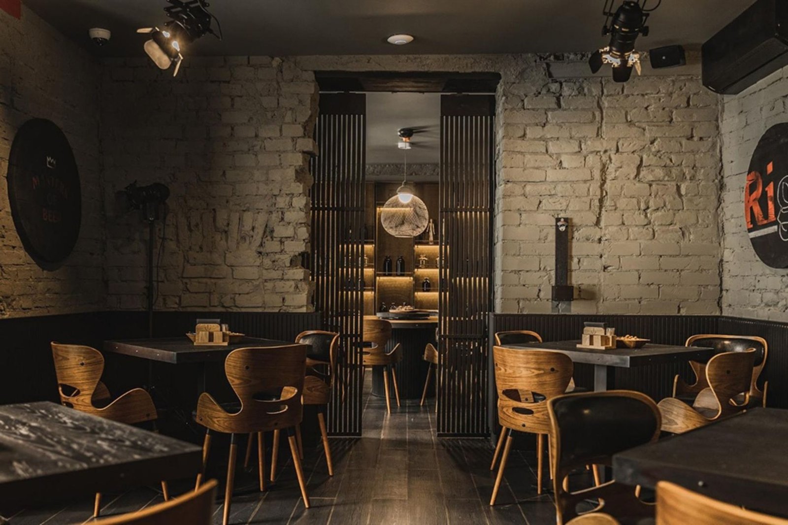 Konventa Seta Hotel Keystone Collection, at the table